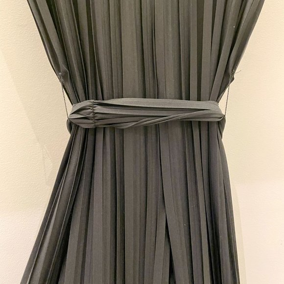 Zara accordion pleat sleeveless jumpsuit LIKE NEW (NEVER WORN) - Picture 4 of 5